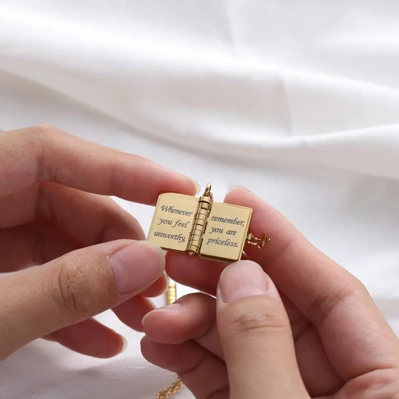 Personalisierte My Little Star Buch-Halskette – Ein Brief an meine Tochter in einem Medaillon, verstellbarer Anhänger mit Botschaft im Inneren, bedeutungsvoller Schmuck